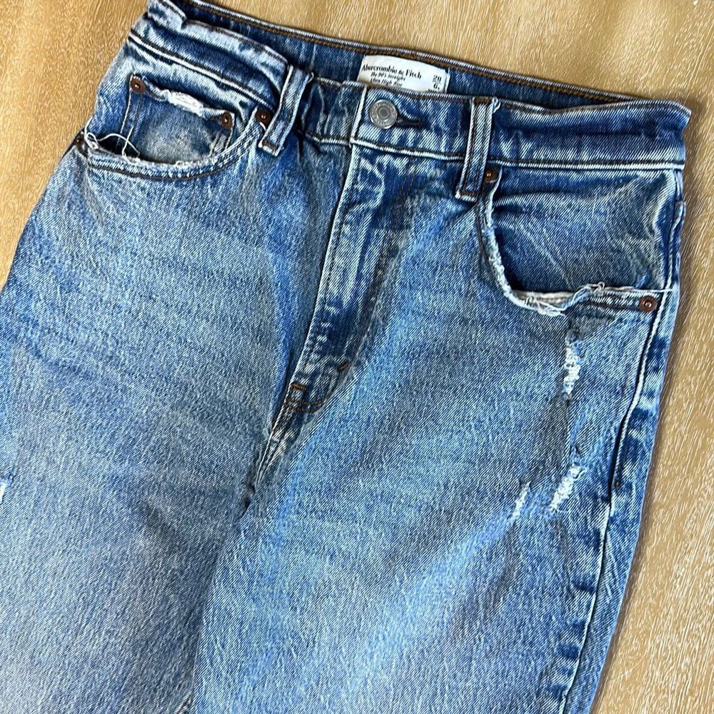 Abercrombie & Fitch Ultra High Rise 90s Straight Jean - Picture 2 of 7